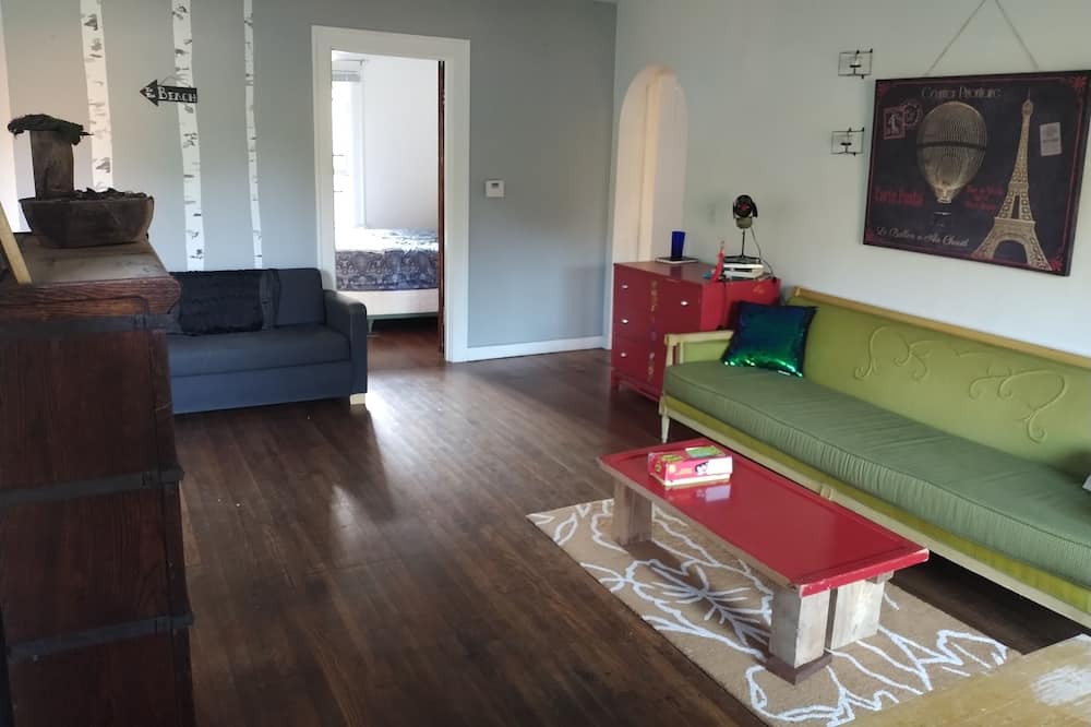 Photo of Livingroom in Covert