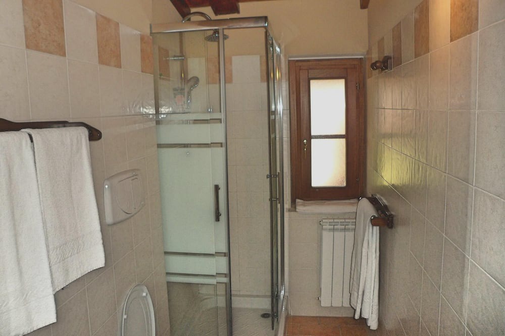 Photo of Bathroom in Pescia Romana