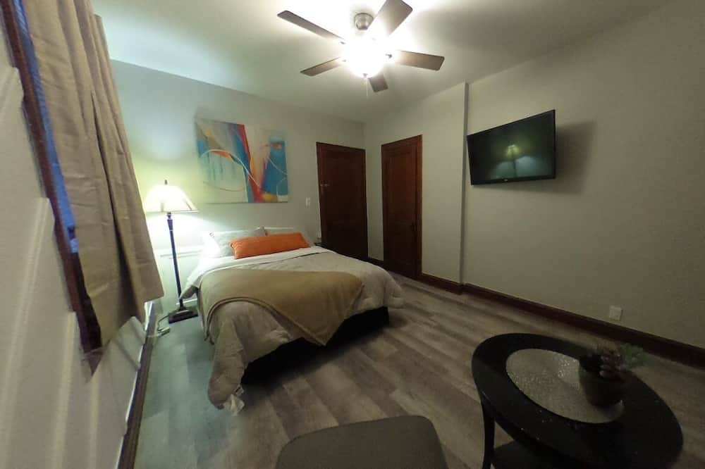 Photo of Bedroom in Whiting