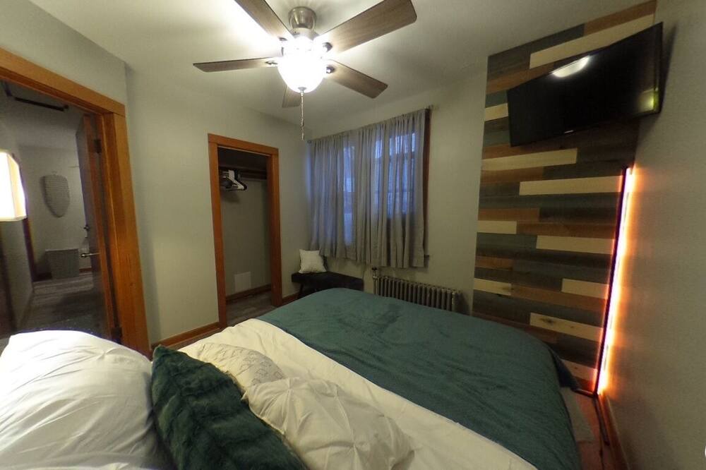 Photo of Bedroom in Whiting