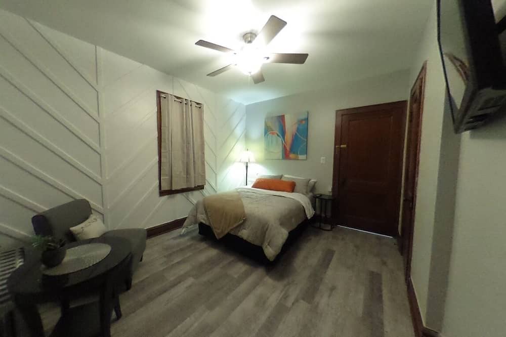 Photo of Bedroom in Whiting