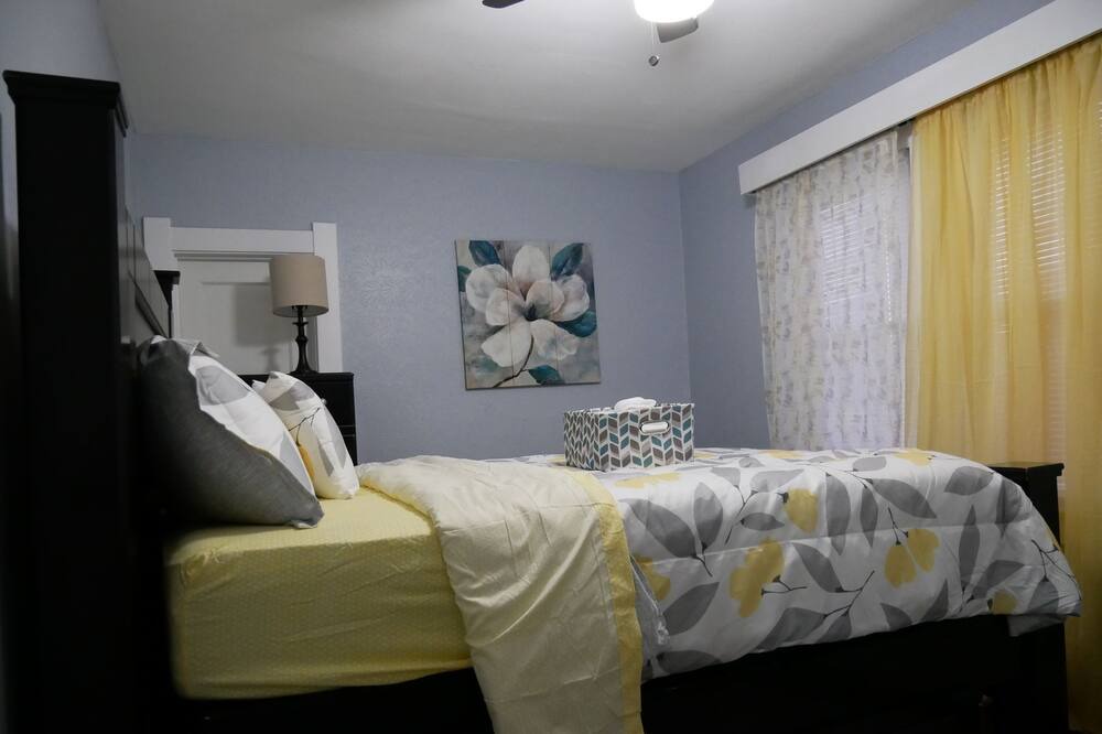Photo of Bedroom in Toledo