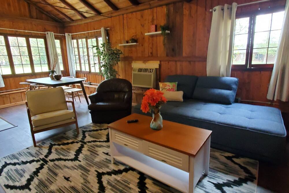 Photo of Livingroom in Applegate