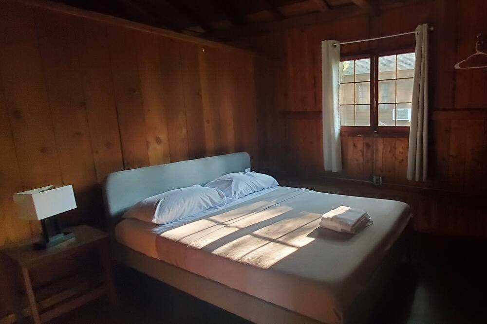 Photo of Bedroom in Applegate