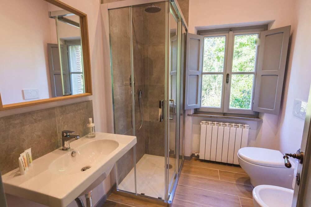 Photo of Bathroom in Montelovesco