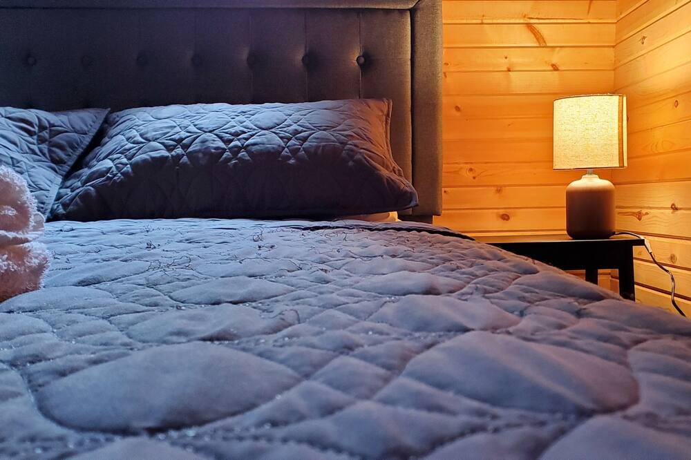 Photo of Bedroom in Applegate