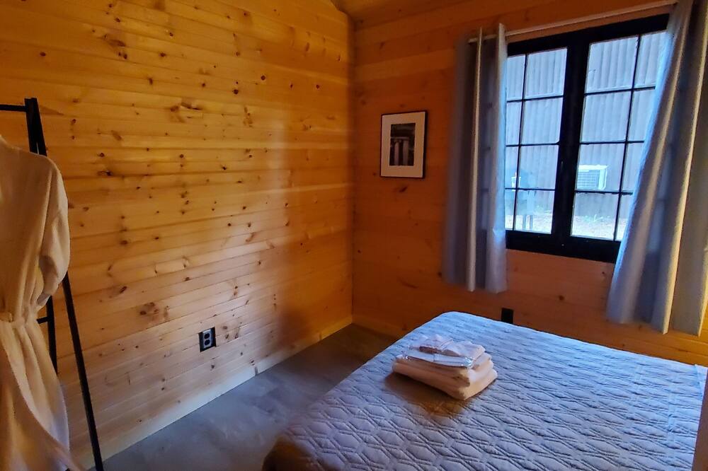 Photo of Bedroom in Applegate