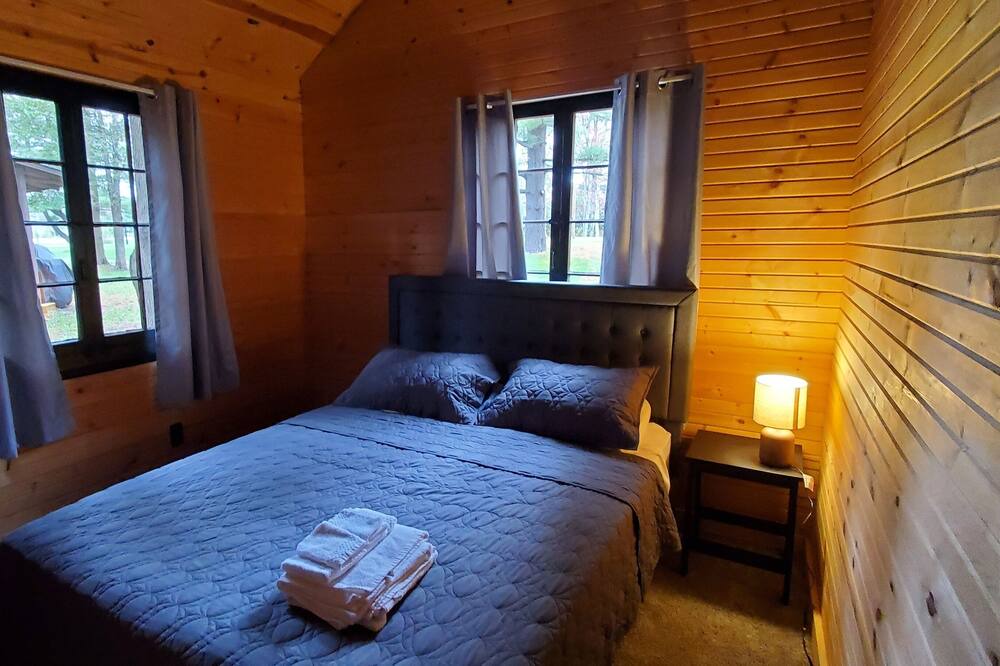 Photo of Bedroom in Applegate
