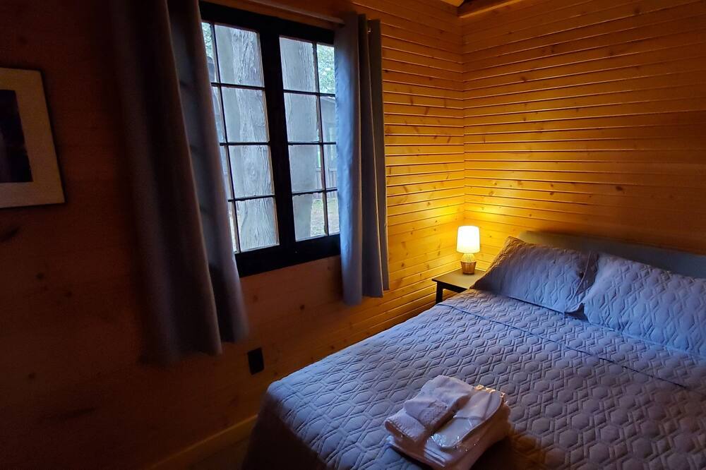 Photo of Bedroom in Applegate