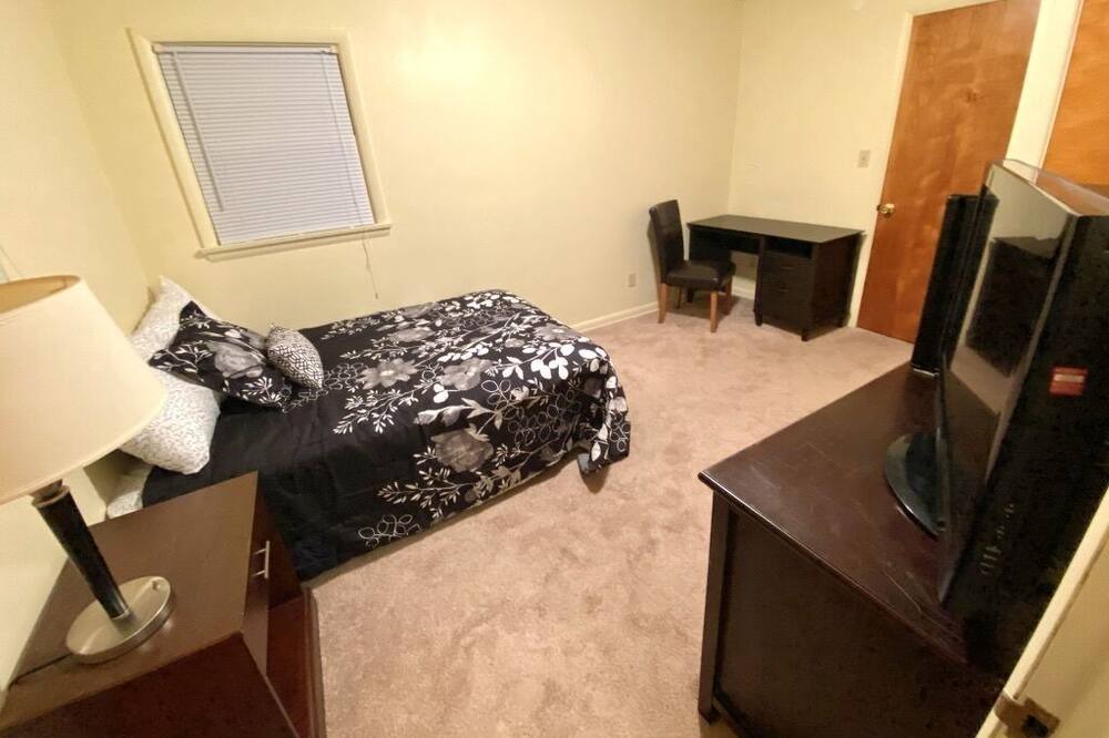 Photo of Bedroom in Battle Creek