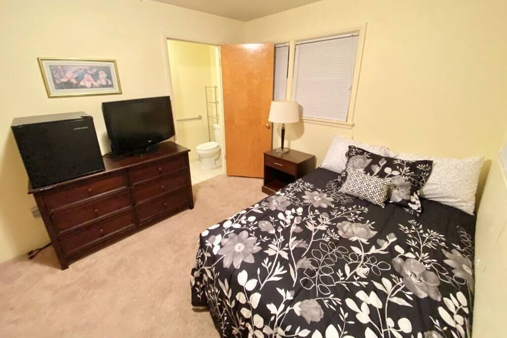 Photo of Bedroom in Battle Creek