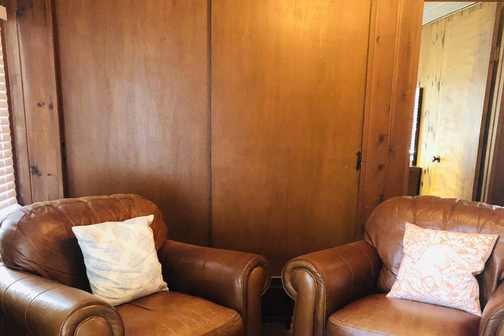 Photo of Livingroom in Battle Creek