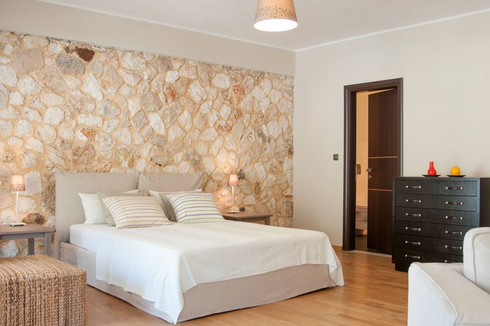 Photo of Bedroom in Dhrakata