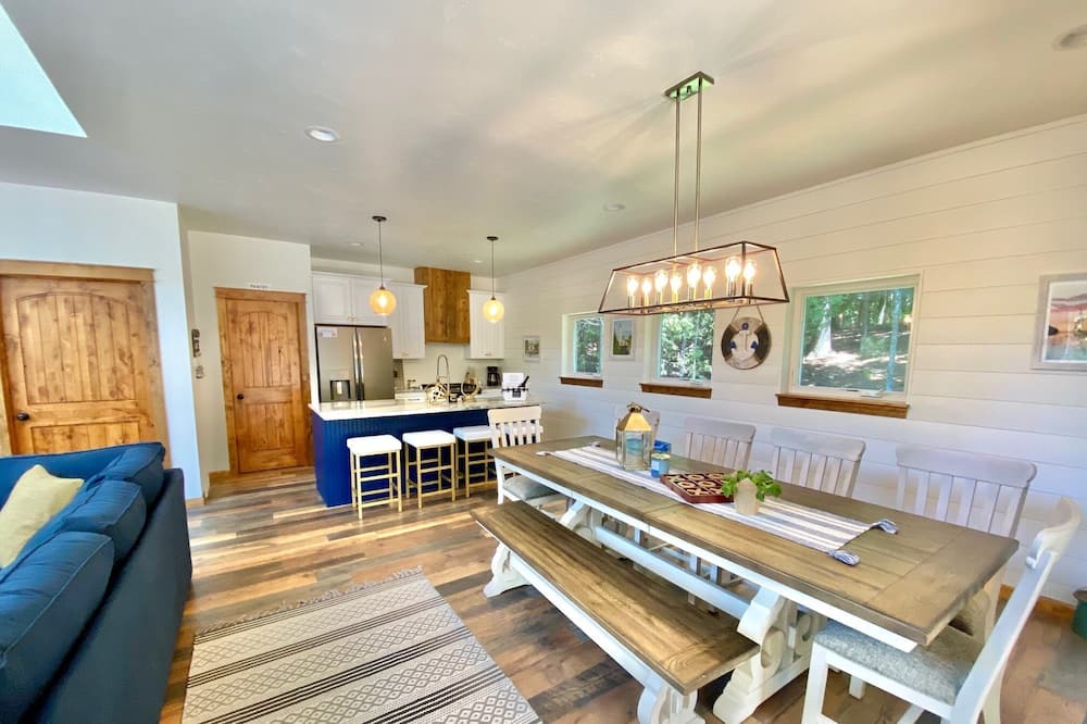 Photo of Livingroom in Egg Harbor