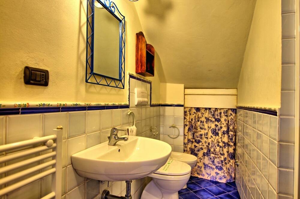Photo of Bathroom in Montespertoli