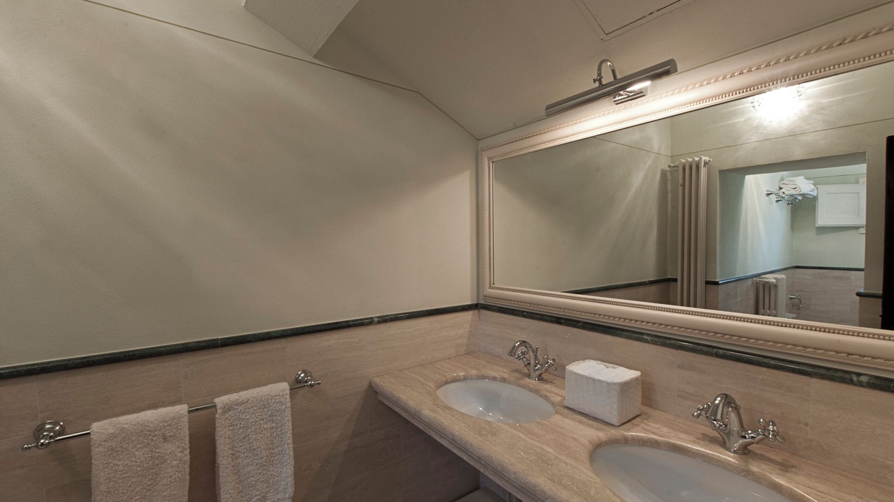Photo of Bathroom in Calci