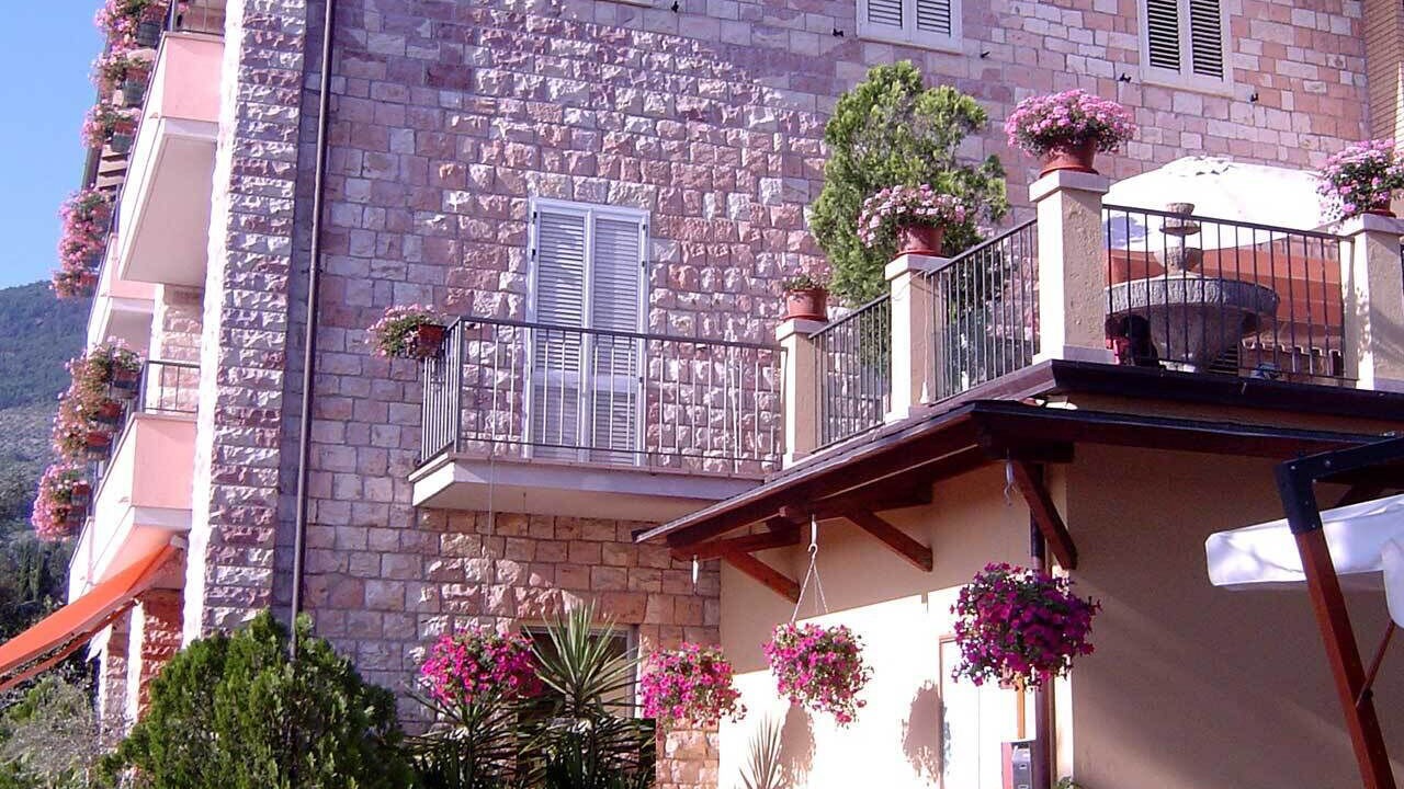 Photo of Outdoor in Viole