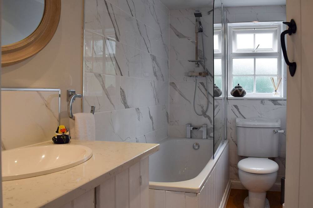 Photo of Bathroom in Snitterfield