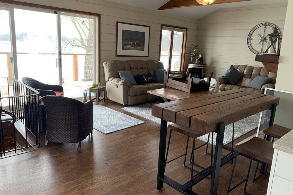 Photo of Livingroom in Twin Lakes
