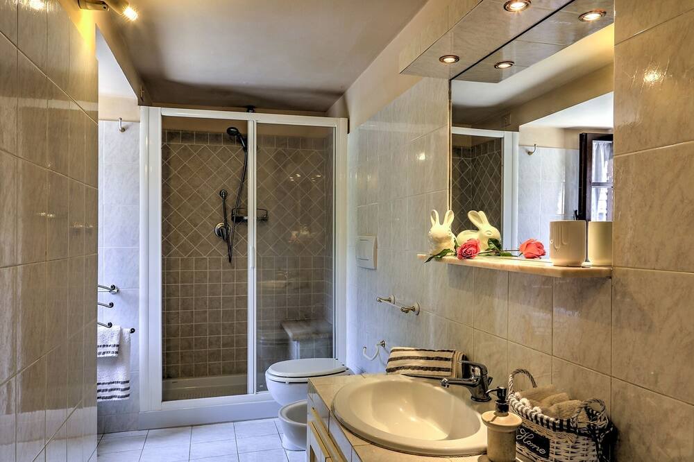 Photo of Bathroom in Todi