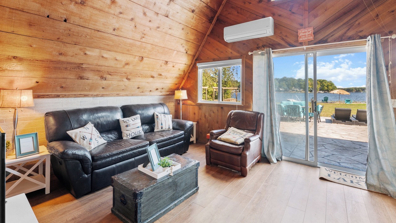 Photo of Livingroom in Lakeview