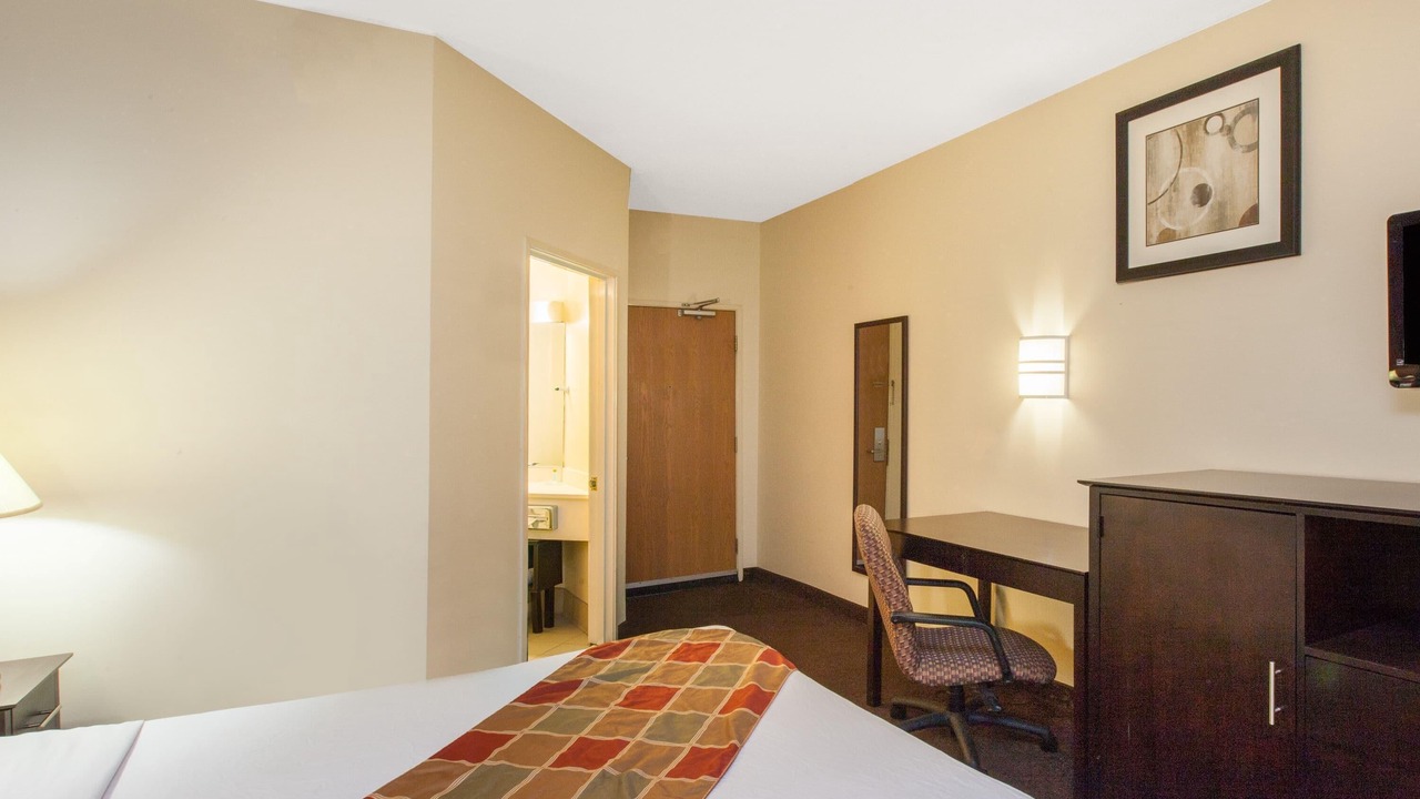 Photo of Bedroom in Romulus