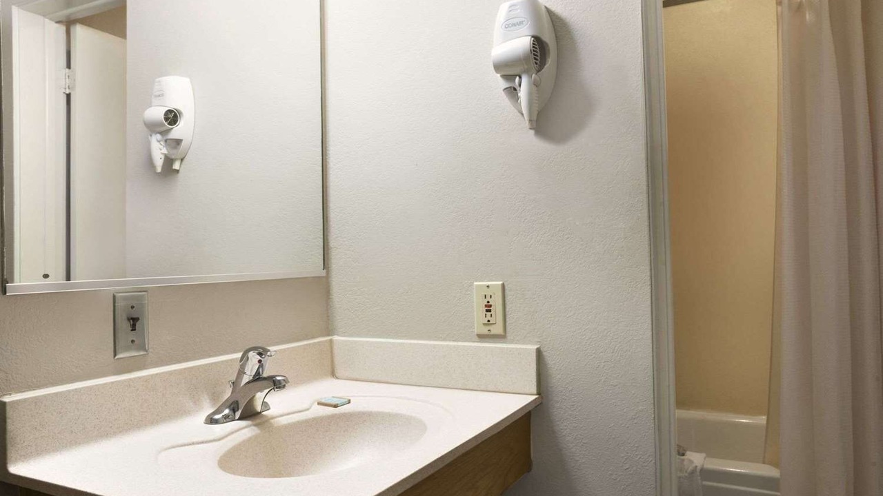 Photo of Bathroom in Romulus