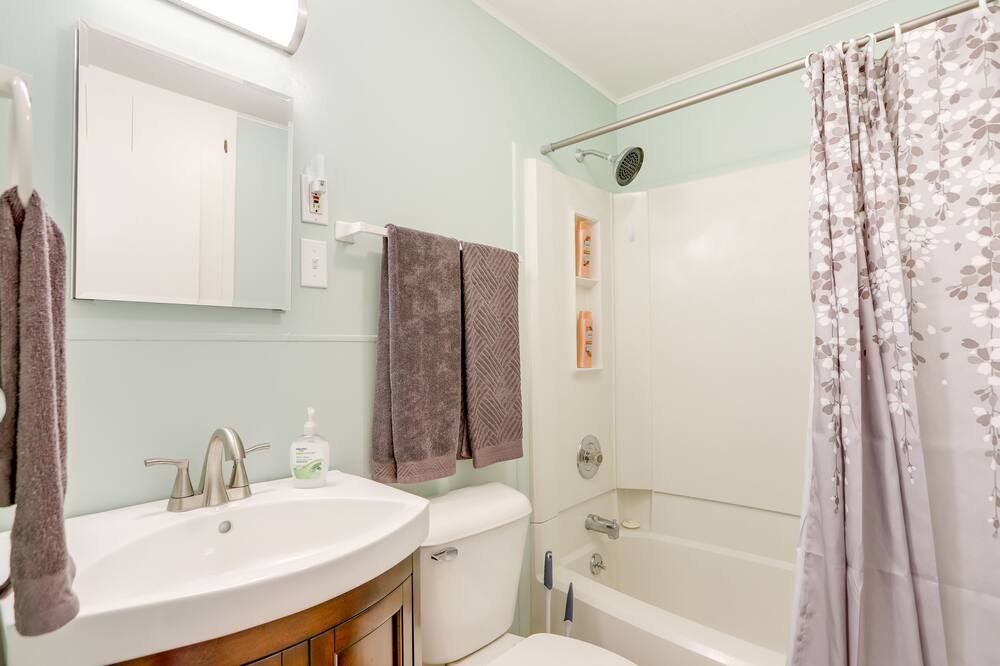Photo of Bathroom in Bowling Green