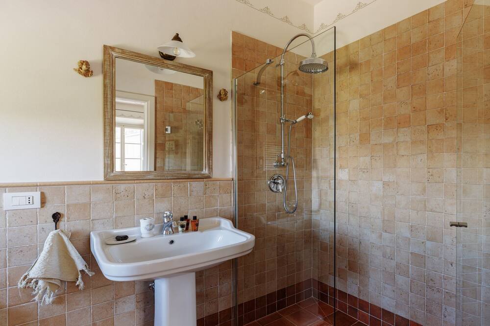 Photo of Bathroom in Lunata