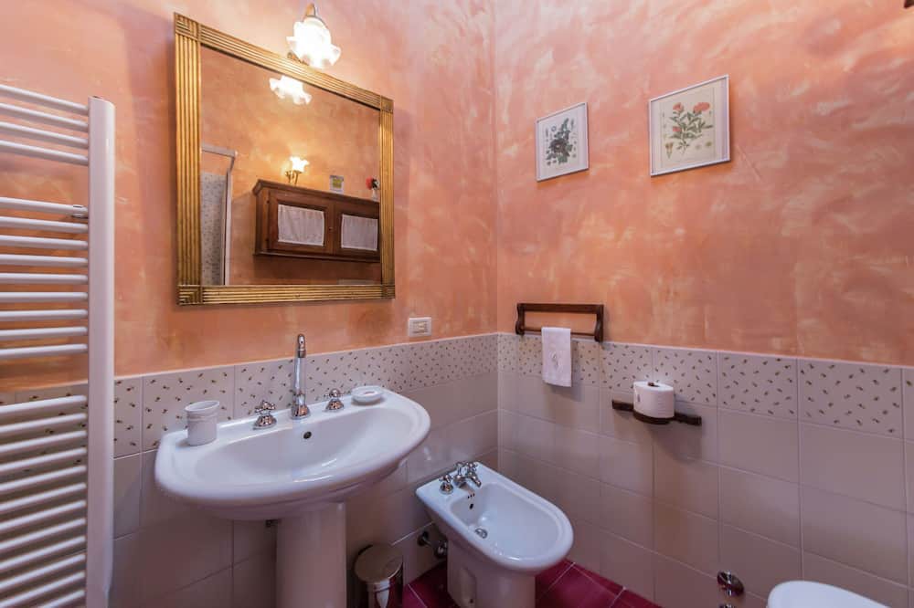 Photo of Bathroom in Gaville