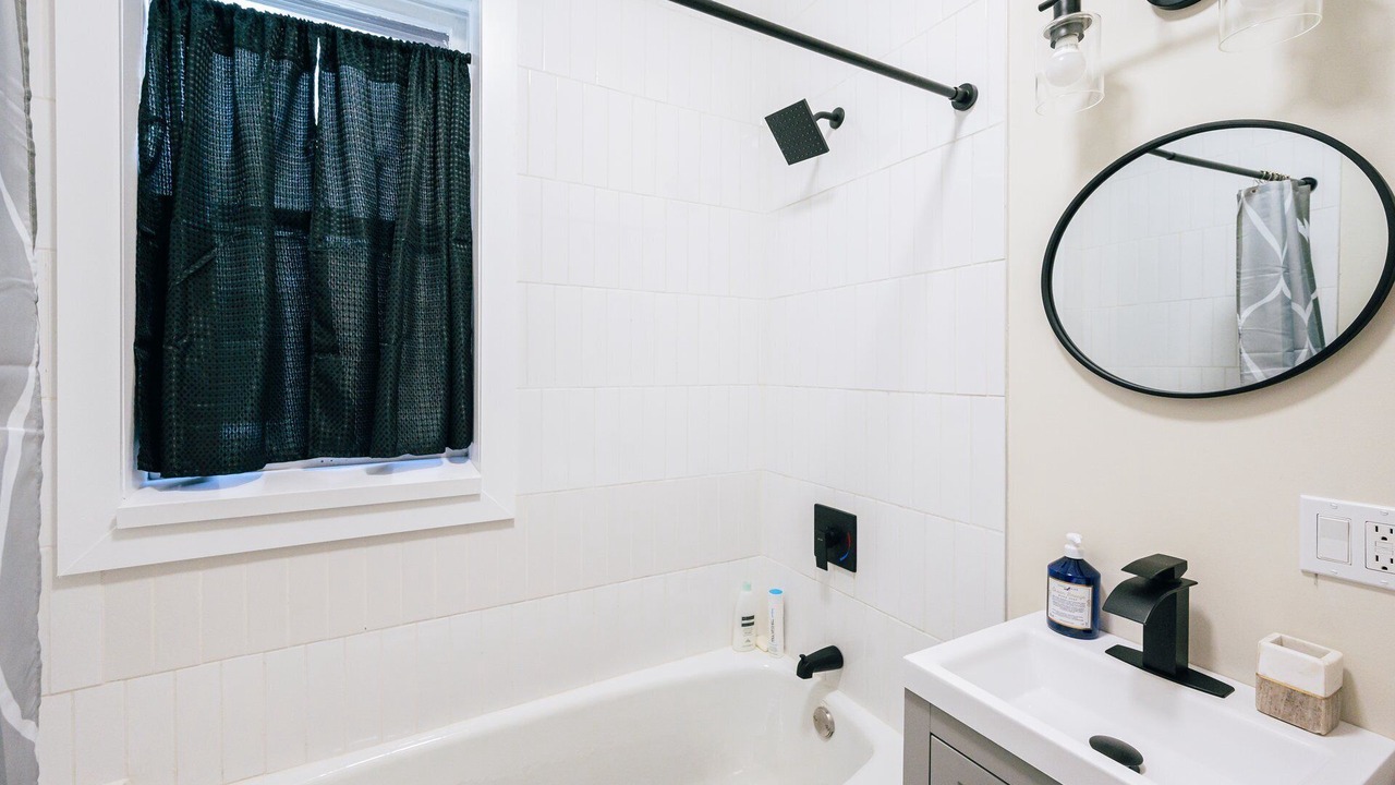 Photo of Bathroom in Logan Square