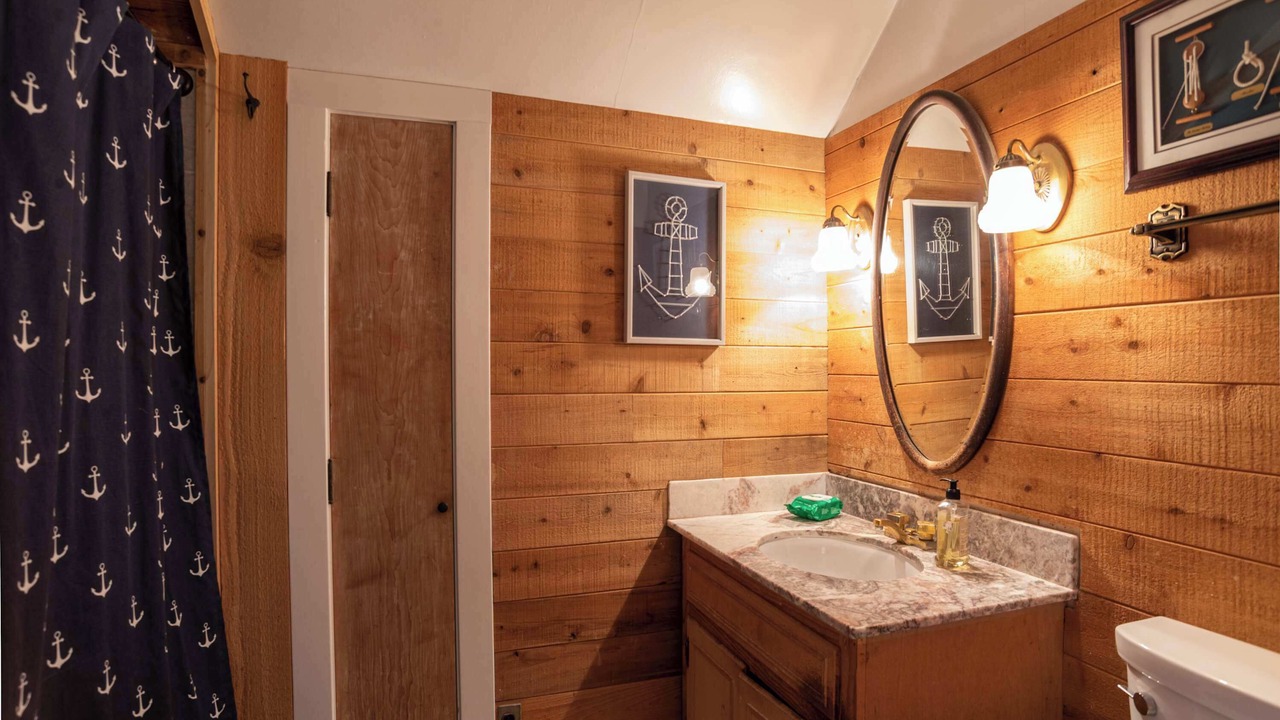 Photo of Bathroom in Baileys Harbor