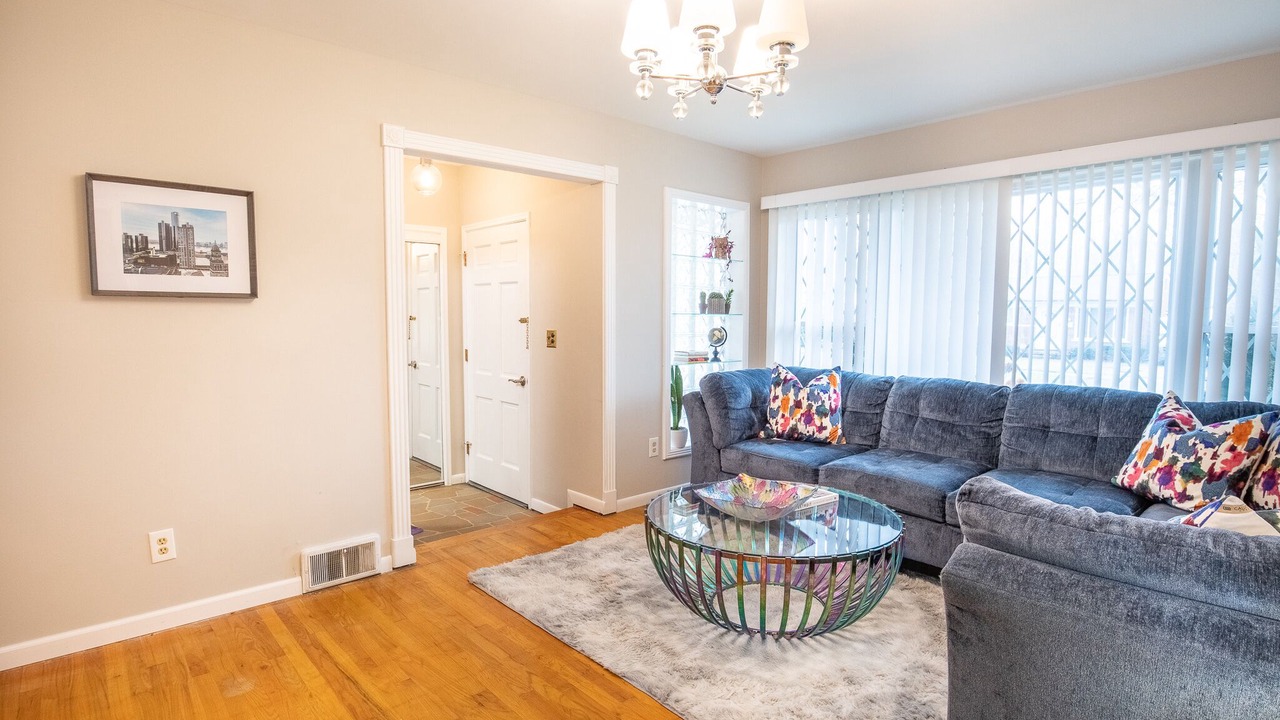 Photo of Livingroom in Madison Heights