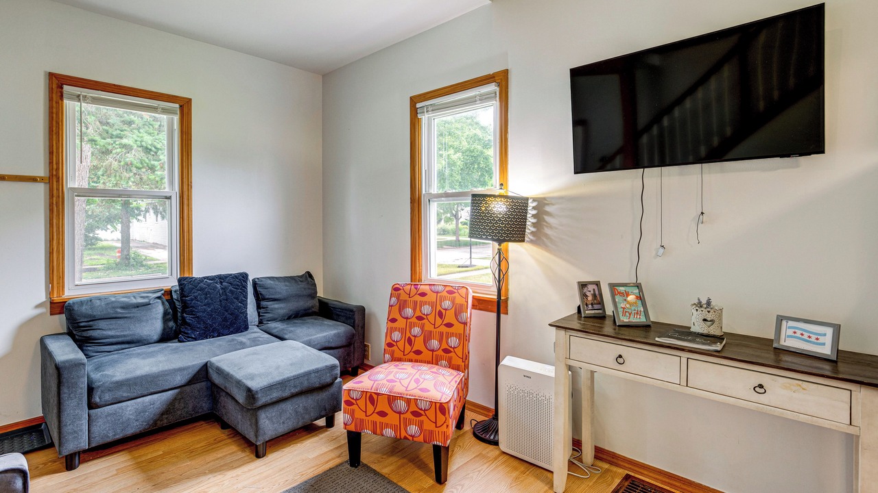 Photo of Livingroom in Westmont
