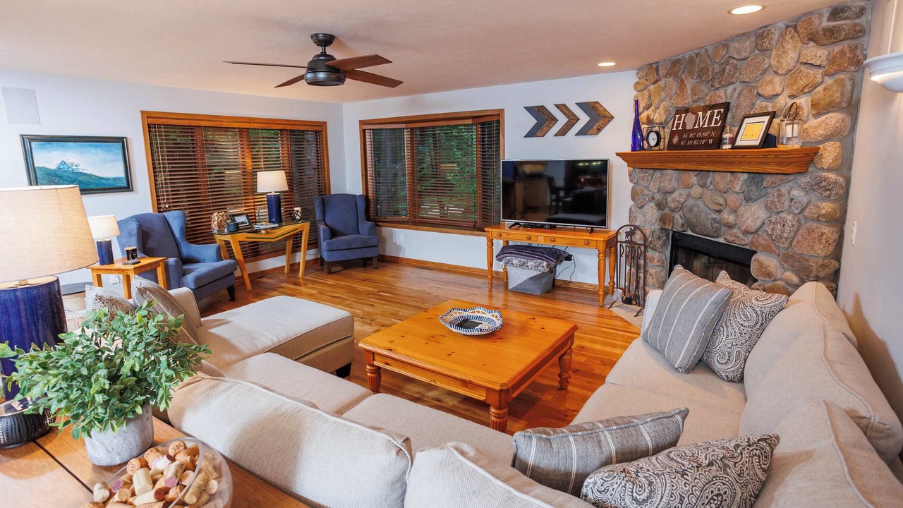 Photo of Livingroom in Egg Harbor
