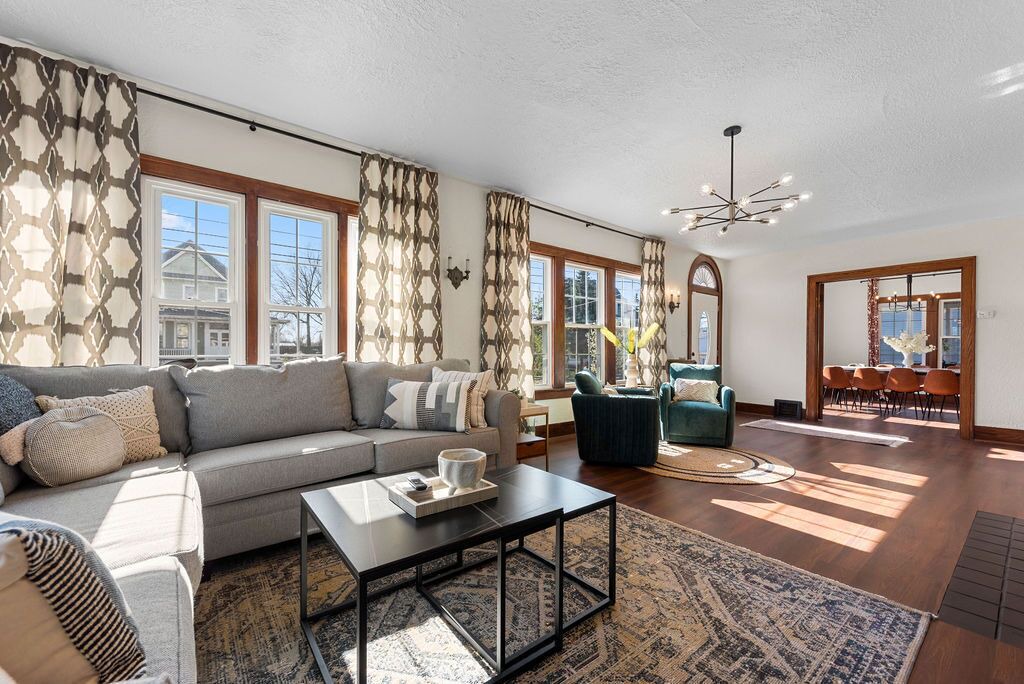 Photo of Livingroom in Michigan City