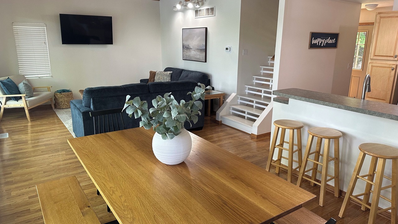 Photo of Livingroom in Six Lakes