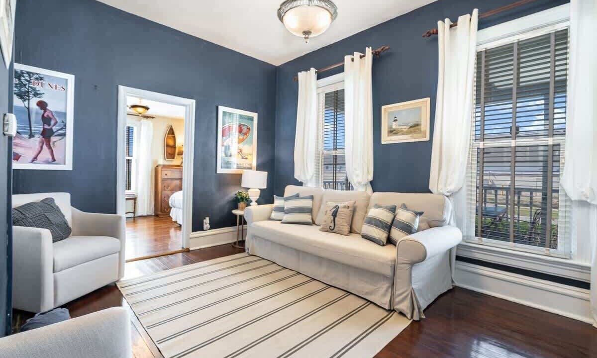 Photo of Livingroom in Michigan City