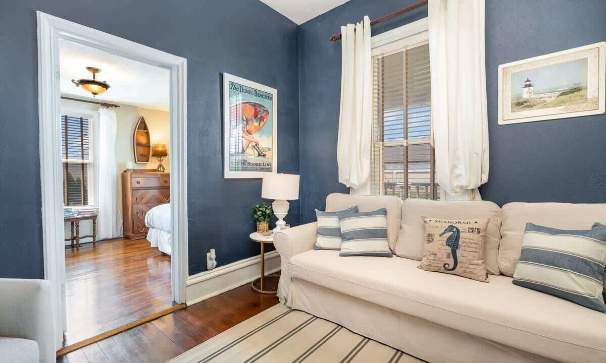 Photo of Livingroom in Michigan City
