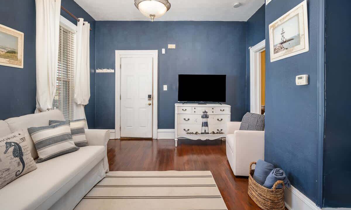 Photo of Livingroom in Michigan City