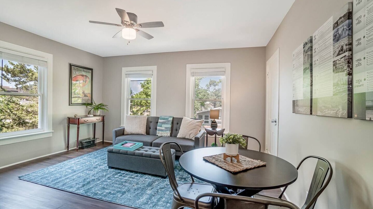 Photo of Livingroom in Michigan City