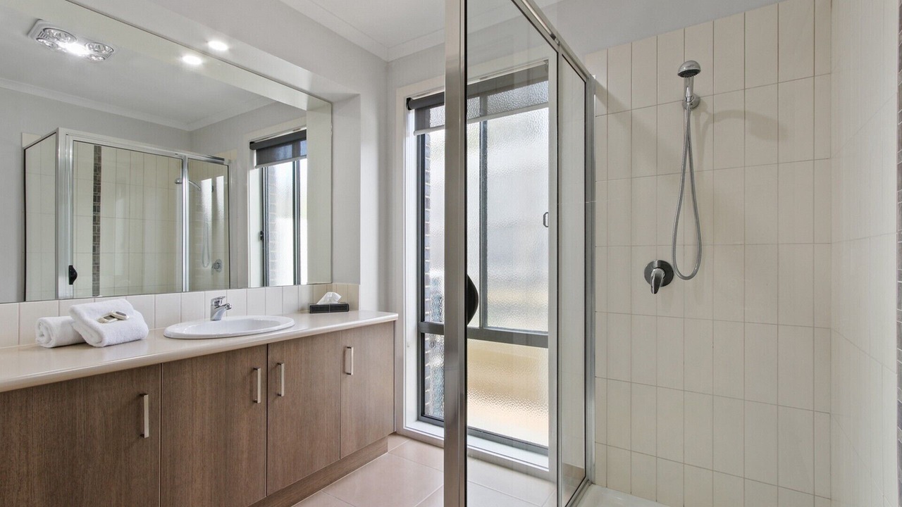 Photo of Bathroom in Lakes Entrance