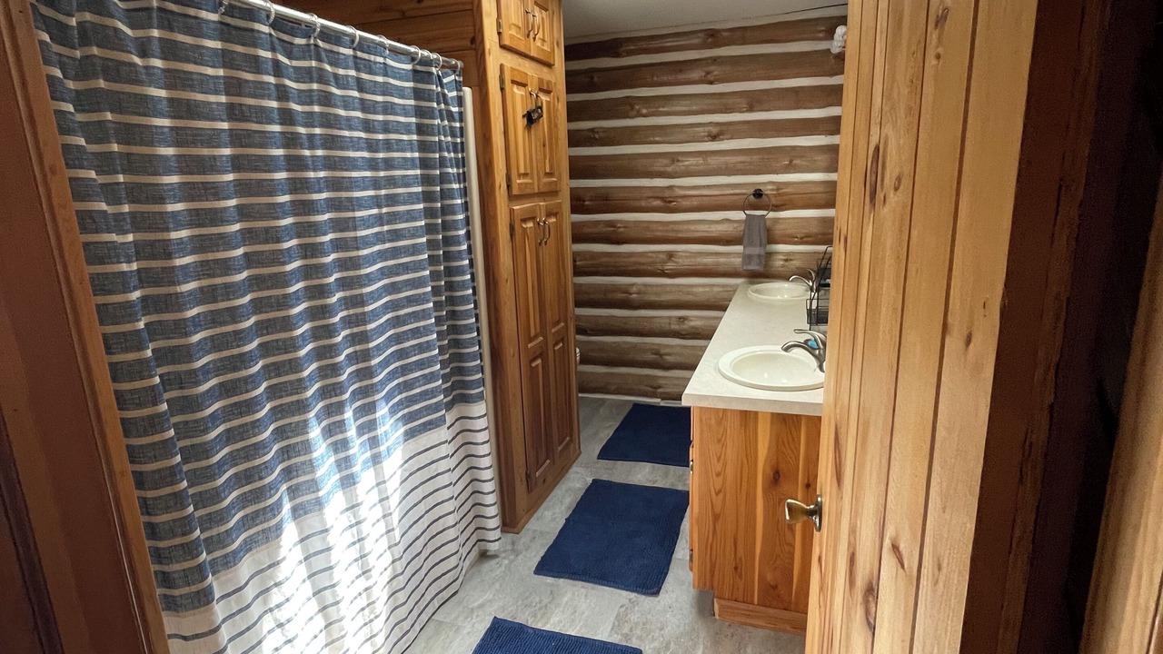 Photo of Bathroom in Suring