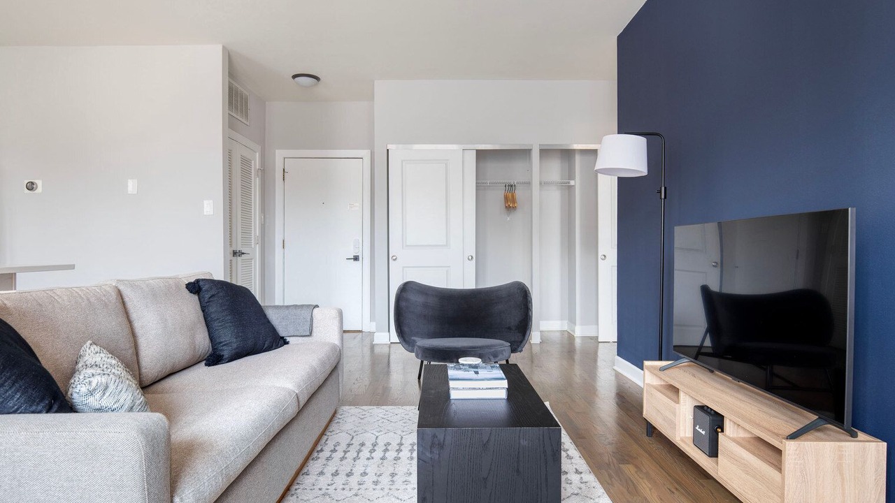 Photo of Livingroom in Lakeview