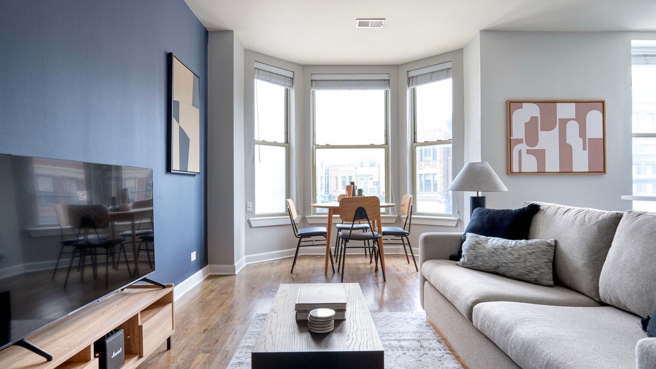 Photo of Livingroom in Lakeview