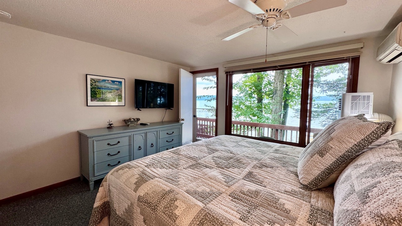 Photo of Bedroom in Glen Arbor