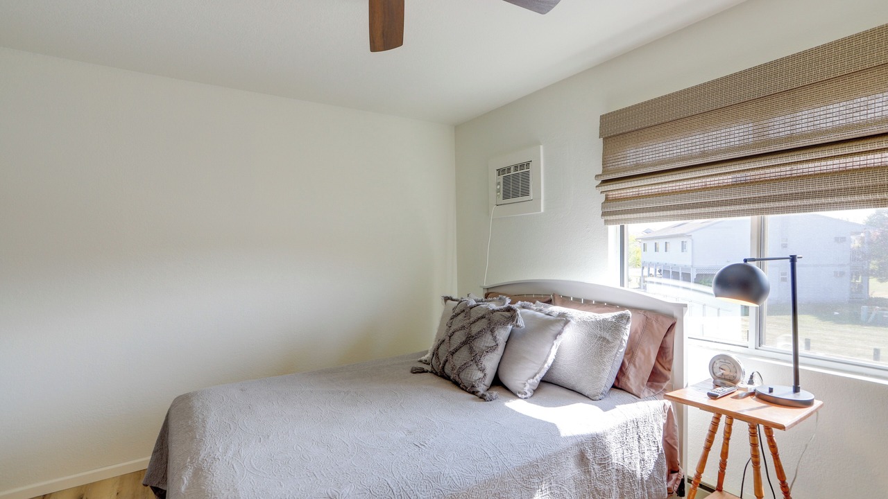 Photo of Bedroom in Oak Harbor