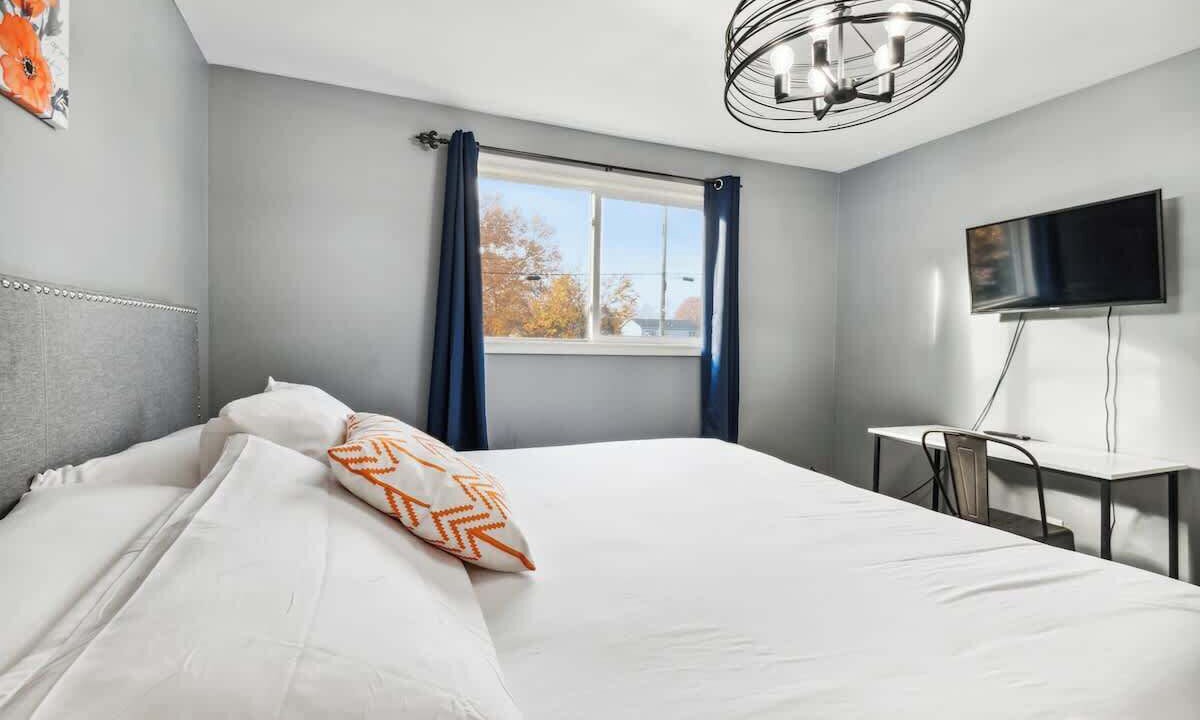 Photo of Bedroom in Lansing