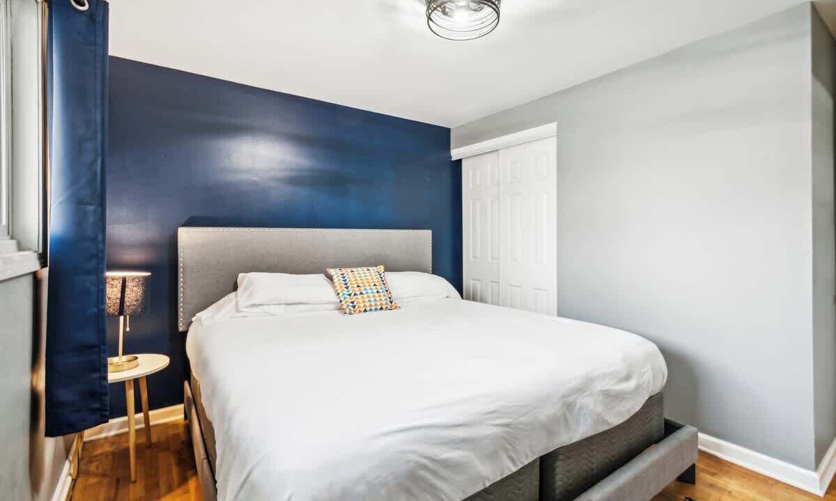 Photo of Bedroom in Lansing