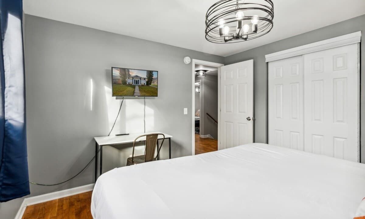 Photo of Bedroom in Lansing